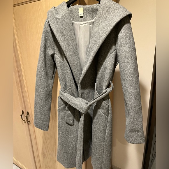 WOMEN’S COAT - Picture 2 of 3